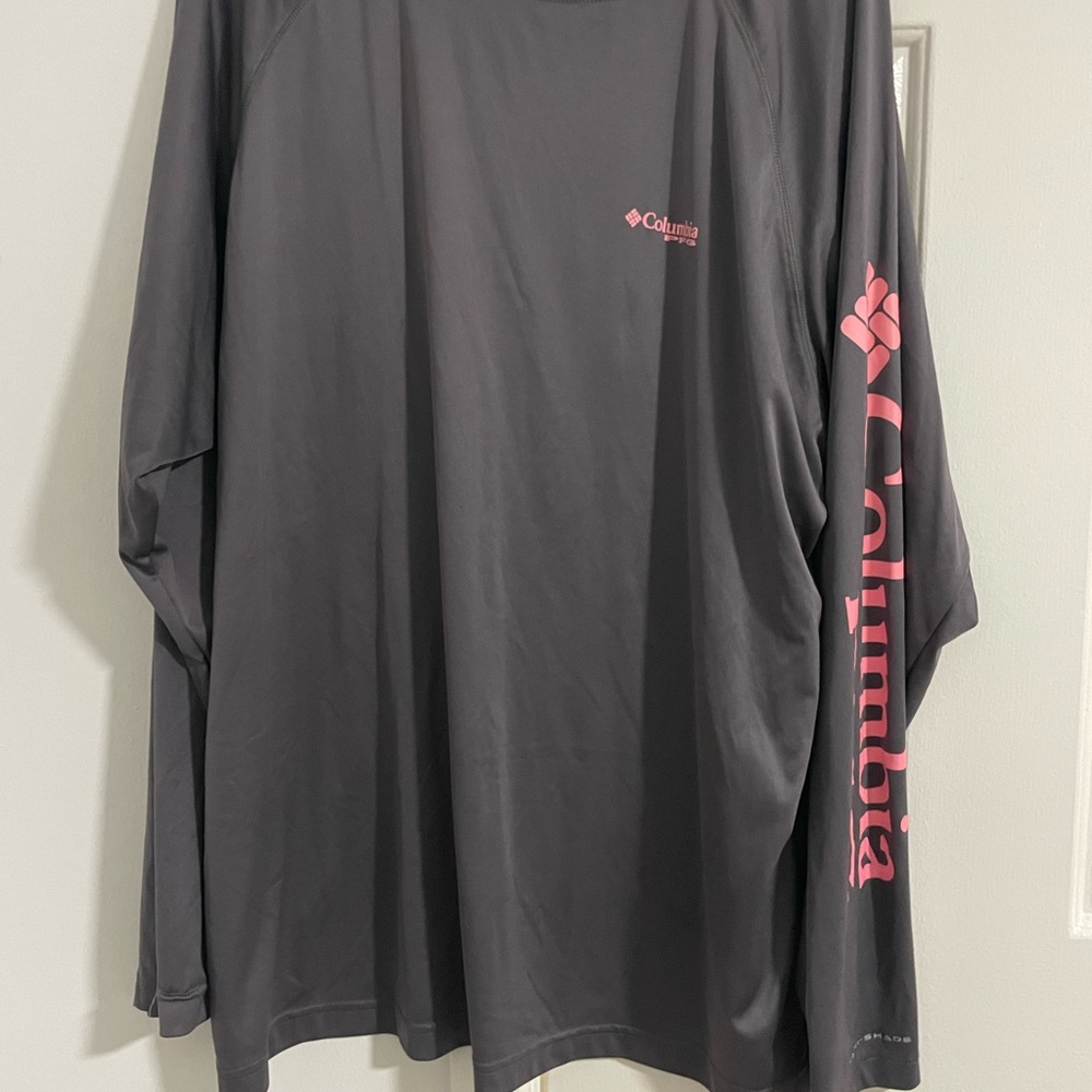 Columbia Men's Dark Gray Long Sleeve Tee with Pink Accents